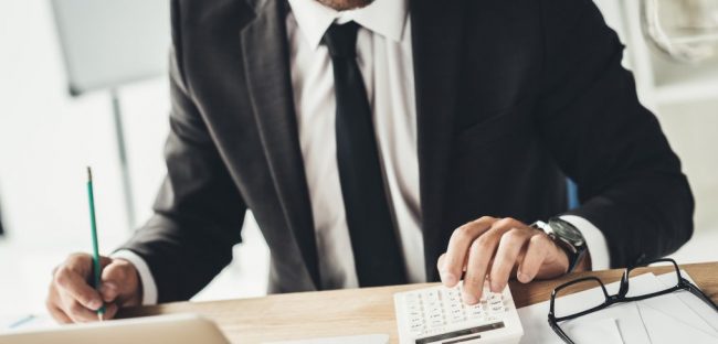 Pros and Cons of Using an Insurance Broker